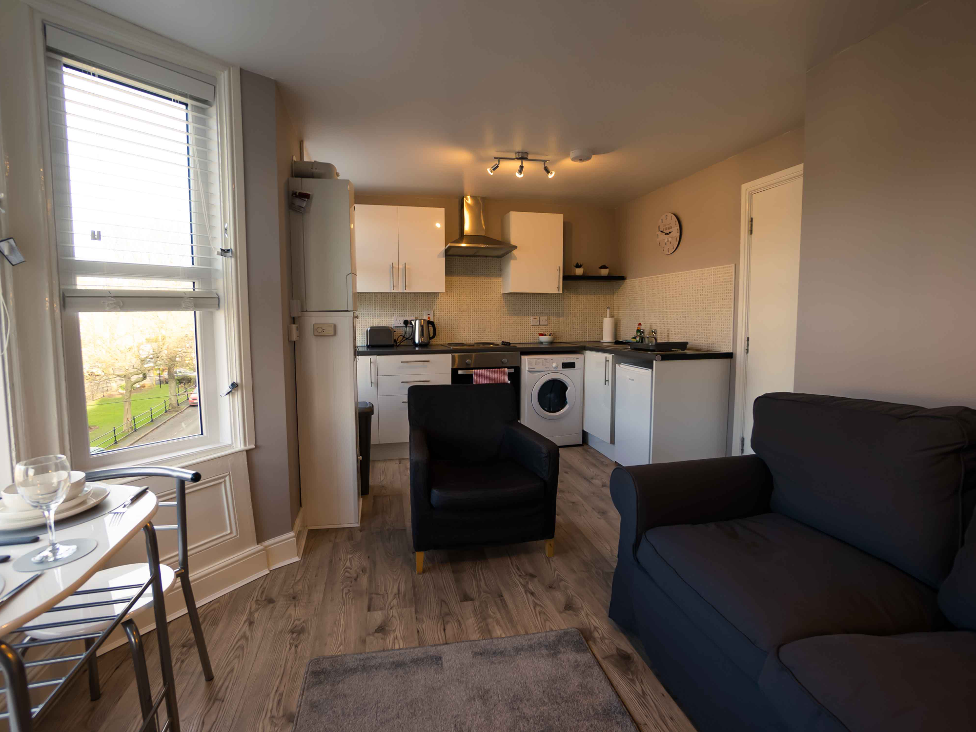 Newly Renovated spacious 1 Bedroom Apartment Pass the Keys® Book Direct