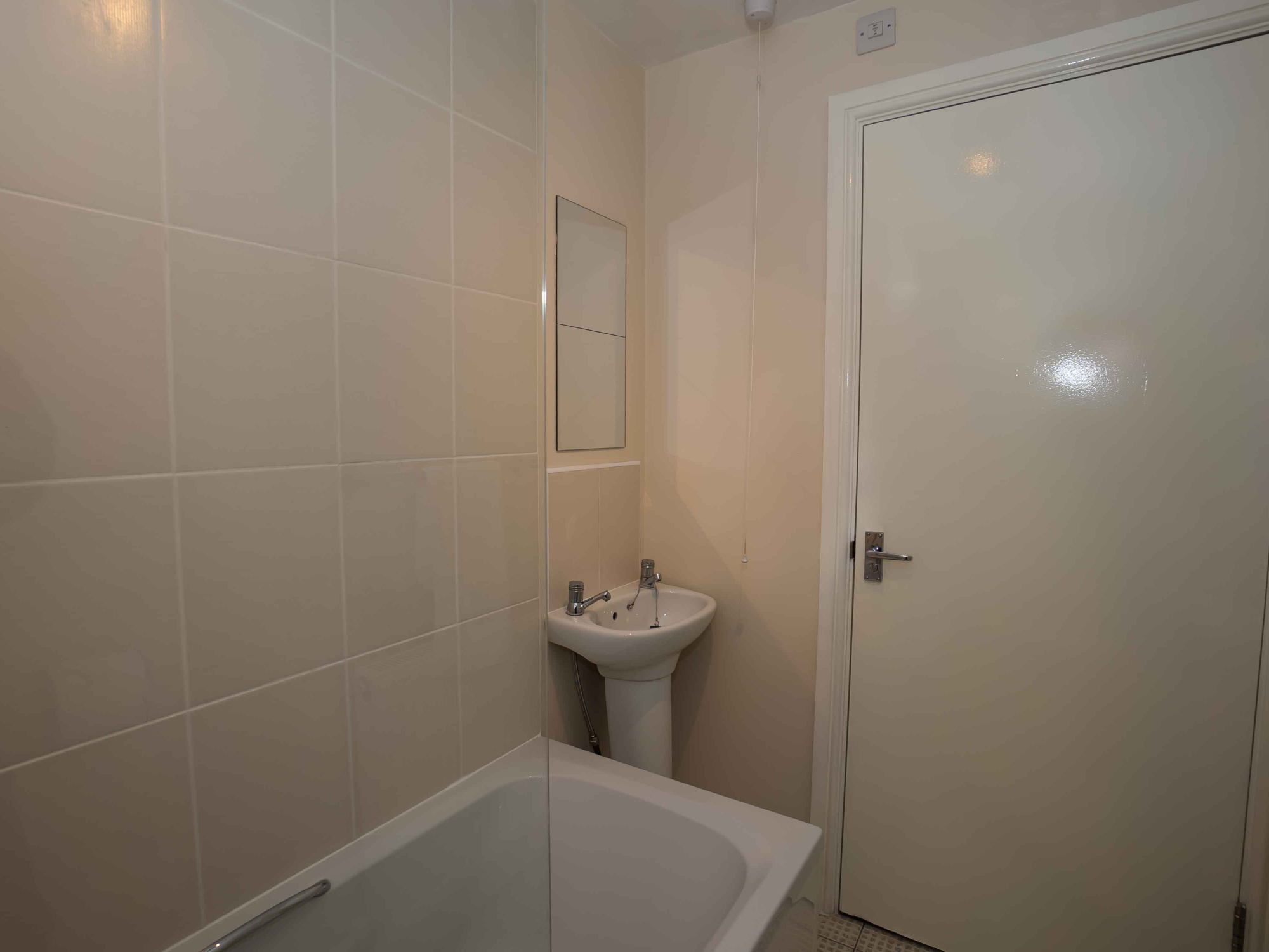 Newly Renovated spacious 1 Bedroom Apartment Pass the Keys® Book Direct