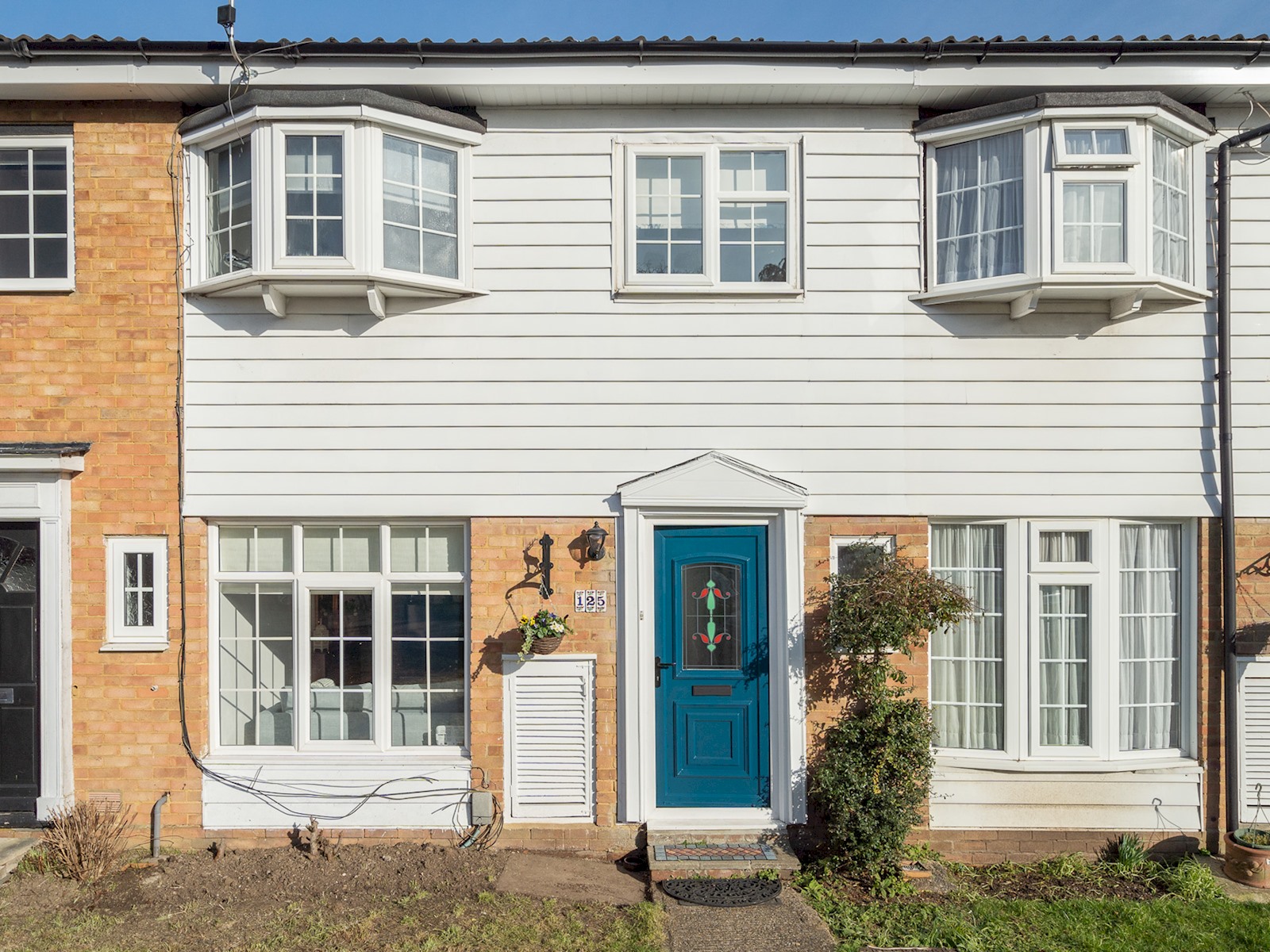 Stylish Family Friendly 3 Bed Home in Borehamwood Pass the Keys® Book