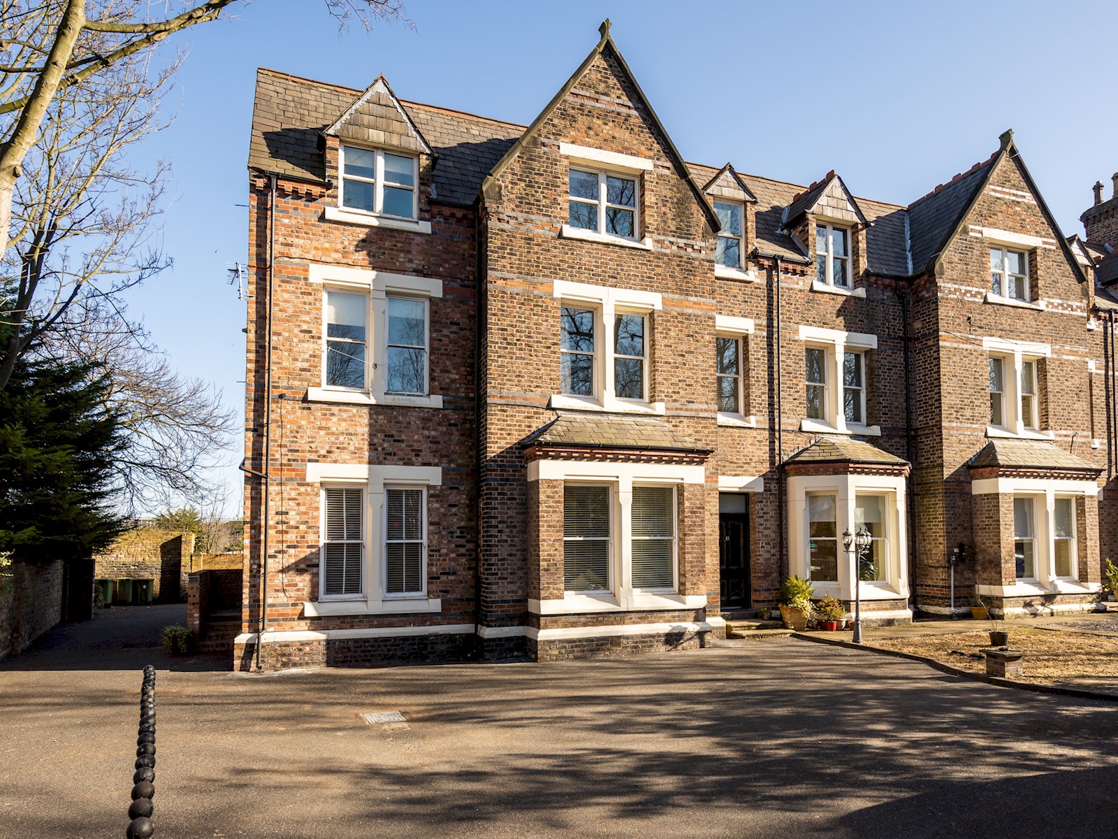 Serenity in the Suburbs: Modern 2BR Apartment - Pass the Keys® Book Direct