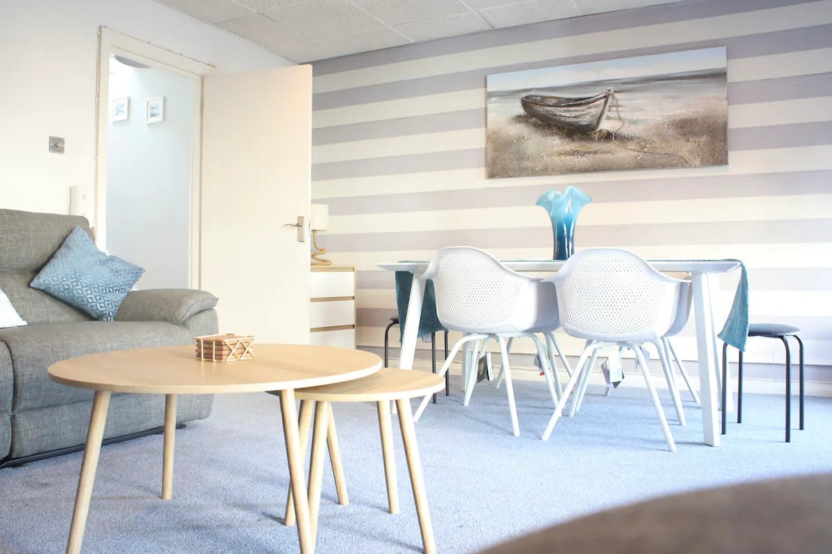 2 bed town centre flat Llanelli · Modern and bright town centre flat in